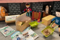 Best Crafty Ponies Muck Out Set Role Play|Model Animals